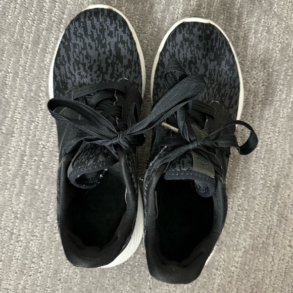 Adidas Edge Lux 3 "Core Black/Carbon" Running Shoe, Size 8.5 - Picture 4 of 11